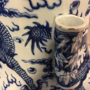 A large Chinese blue and white "dragon" hu vase, 19th C. — 照片 15