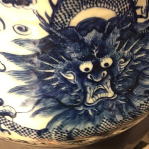A large Chinese blue and white "dragon" hu vase, 19th C. — 照片 20