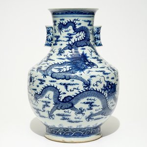 A large Chinese blue and white "dragon" hu vase, 19th C. — 照片 3