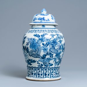 A large Chinese blue and white 'dragon' vase and cover, 19th C. — 照片 4