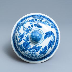 A large Chinese blue and white 'dragon' vase and cover, 19th C. — 照片 7