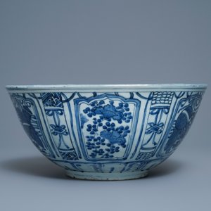 A large Chinese blue and white 'ducks' bowl, Wanli — 照片 3