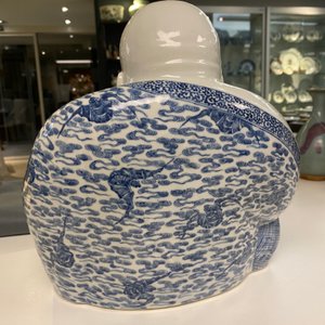 A large Chinese blue and white figure of Buddha, Fujian Huiguang mark, Republic — photo 15
