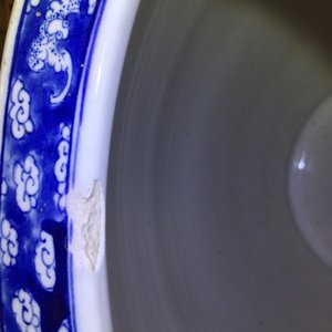 A large Chinese blue and white fish bowl with a view of Canton, 19th C. — 照片 15