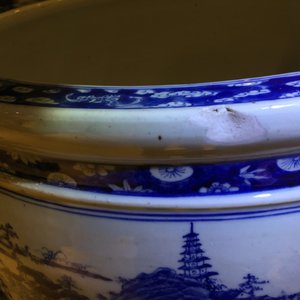 A large Chinese blue and white fish bowl with a view of Canton, 19th C. — 照片 16
