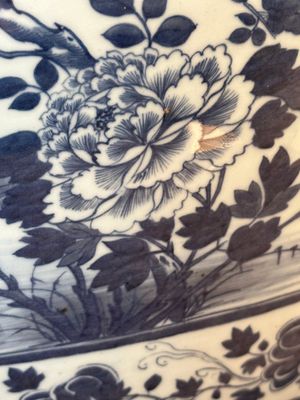 A large Chinese blue and white fish bowl with birds, deer, insects and flowering branches, 19th C. — photo 13