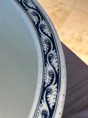 A large Chinese blue and white fish bowl with birds, deer, insects and flowering branches, 19th C. — photo 18