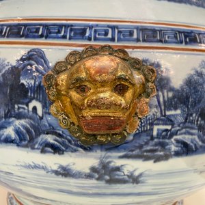 A large Chinese blue and white fish bowl with landscape design, Qianlong — photo 37