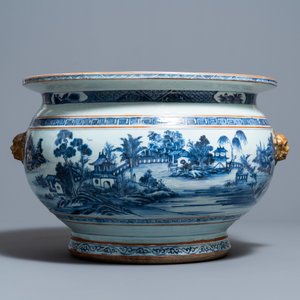 A large Chinese blue and white fish bowl with landscape design, Qianlong — photo 4