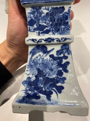 A large Chinese blue and white five-piece altar garniture, 19th C. — photo 20