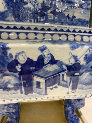 A large Chinese blue and white five-piece altar garniture, 19th C. — photo 29