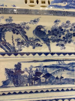 A large Chinese blue and white five-piece altar garniture, 19th C. — photo 30