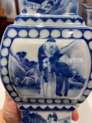 A large Chinese blue and white five-piece altar garniture, 19th C. — photo 7