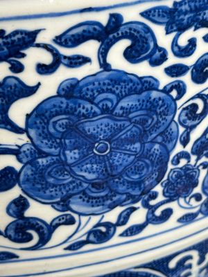 A large Chinese blue and white 'flower scroll' vase, Qianlong mark, 19th C. — photo 12