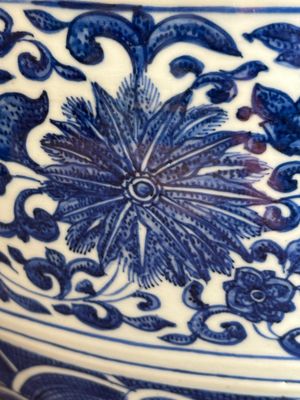 A large Chinese blue and white 'flower scroll' vase, Qianlong mark, 19th C. — photo 13