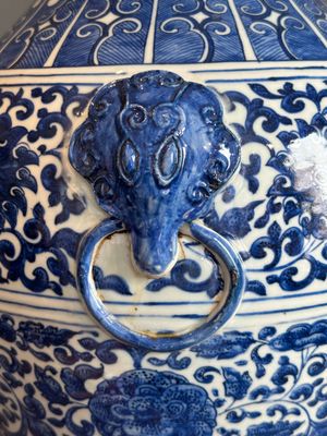 A large Chinese blue and white 'flower scroll' vase, Qianlong mark, 19th C. — photo 14