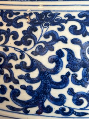 A large Chinese blue and white 'flower scroll' vase, Qianlong mark, 19th C. — photo 16