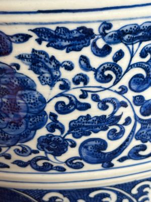 A large Chinese blue and white 'flower scroll' vase, Qianlong mark, 19th C. — photo 17