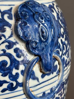 A large Chinese blue and white 'flower scroll' vase, Qianlong mark, 19th C. — photo 18