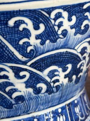 A large Chinese blue and white 'flower scroll' vase, Qianlong mark, 19th C. — photo 19