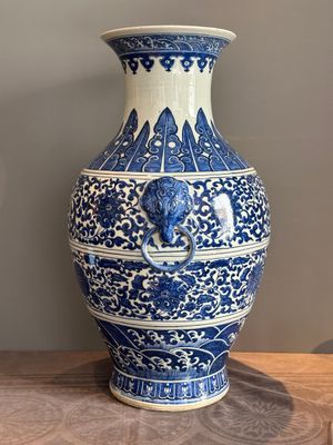 A large Chinese blue and white 'flower scroll' vase, Qianlong mark, 19th C. — photo 4