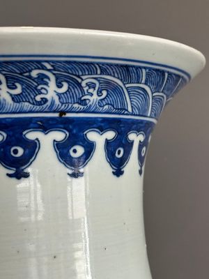 A large Chinese blue and white 'flower scroll' vase, Qianlong mark, 19th C. — photo 7