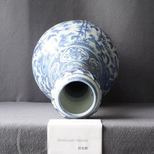 A large Chinese blue and white garlic-mouth vase, Wanli — 照片 9