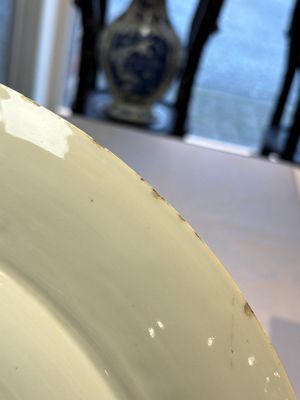 A large Chinese blue and white gilt-decorated dish with birds and insects among bamboo and peonies, Yongzheng — photo 13