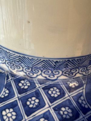 A large Chinese blue and white 'Guo Ziyi 郭子儀拜壽' rouleau vase, Kangxi — 照片 25