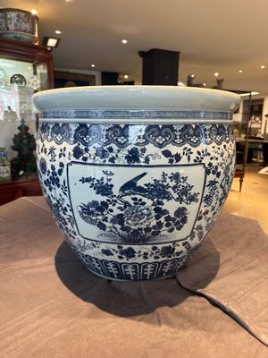A large Chinese blue and white 'He Lu Tong Chun 鶴鹿同春' fish bowl, 19th C. — photo 3