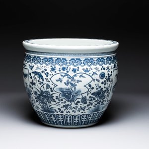 A large Chinese blue and white 'He Lu Tong Chun 鶴鹿同春' fish bowl, 19th C. — photo 2