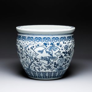 A large Chinese blue and white 'He Lu Tong Chun 鶴鹿同春' fish bowl, 19th C. — photo 4