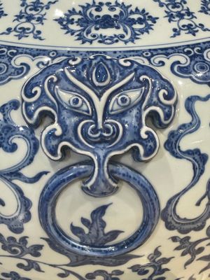 A large Chinese blue and white 'hu' 'bajixiang' vase, Yongzheng mark, 19/20th C. — foto 5