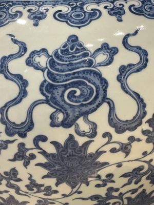 A large Chinese blue and white 'hu' 'bajixiang' vase, Yongzheng mark, 19/20th C. — foto 8