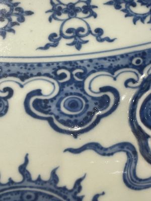 A large Chinese blue and white 'hu' 'bajixiang' vase, Yongzheng mark, 19/20th C. — foto 9