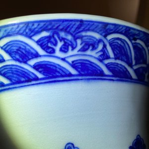 A large Chinese blue and white 'hu' vase with floral scrolls, Qianlong mark, 19th C — 照片 12