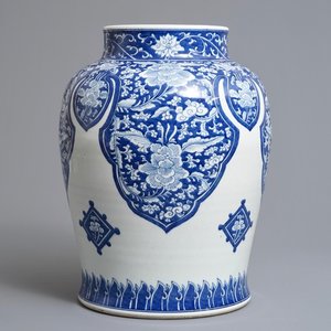A large Chinese blue and white jar for the Islamic market, Kangxi — photo 1