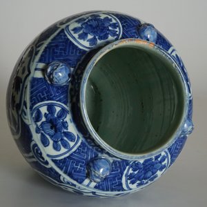 A large Chinese blue and white jar, Ming, Wanli — photo 12