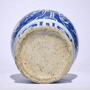 A large Chinese blue and white jar, Ming, Wanli — photo 6