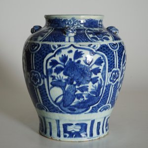 A large Chinese blue and white jar, Ming, Wanli — photo 8