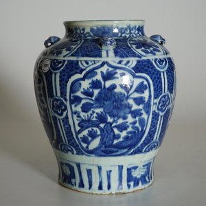 A large Chinese blue and white jar, Ming, Wanli — photo 10