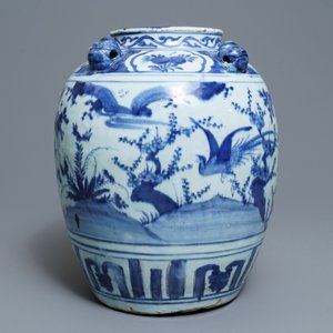 A large Chinese blue and white jar with birds in a landscape, Wanli — 照片 3