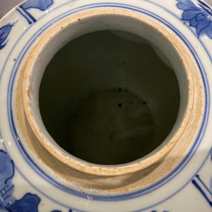 A large Chinese blue and white jar with wooden cover, Kangxi — 照片 8