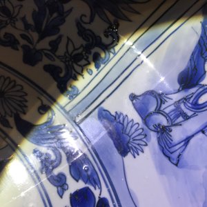 A large Chinese blue and white kraak charger with figural design, Wanli — photo 4