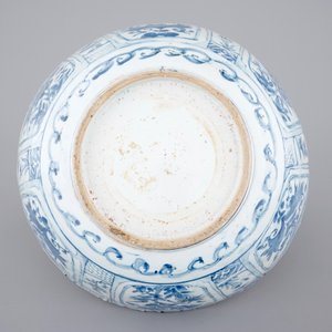 A large Chinese blue and white kraak porcelain bowl, Wan-Li, ca. 1600 — foto 7