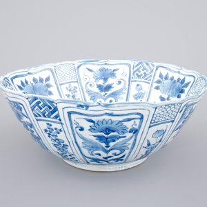 A large Chinese blue and white kraak porcelain bowl, Wan-Li, ca. 1600 — 照片 2