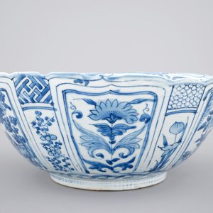A large Chinese blue and white kraak porcelain bowl, Wan-Li, ca. 1600 — 照片 3
