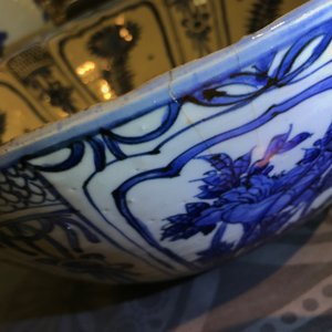 A large Chinese blue and white kraak porcelain bowl with floral design, Wanli — 照片 16