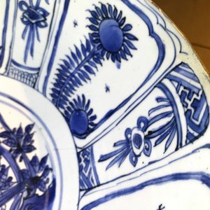 A large Chinese blue and white kraak porcelain bowl with floral design, Wanli — 照片 10