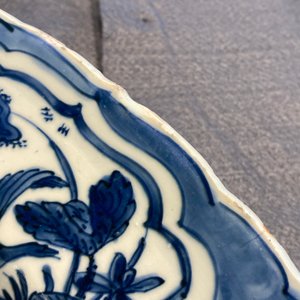 A large Chinese blue and white kraak porcelain dish with a mythical beast, Wanli — 照片 10